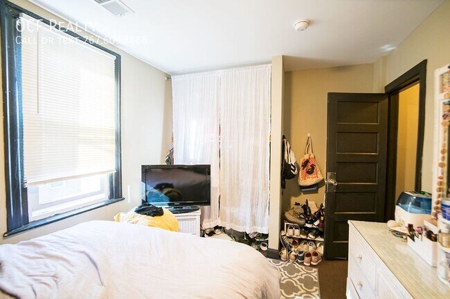 Building Photo - 5700 N 20th St