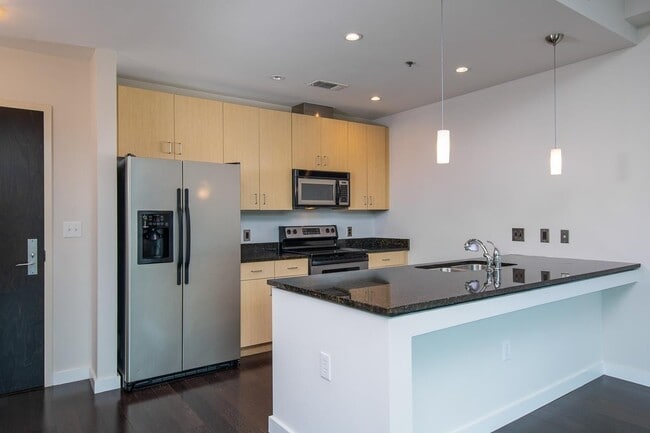 Building Photo - Beautiful Studio Condo In The Adelicia