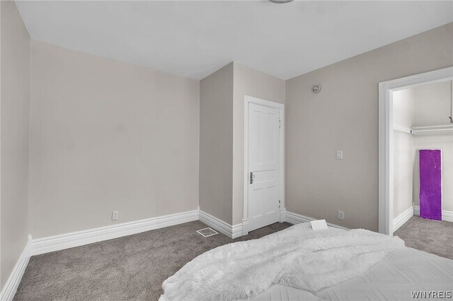 Building Photo - 1097 Tonawanda St