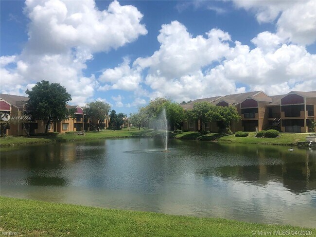 Building Photo - 2 br, 1 bath Condo - 8333 Pines Blvd