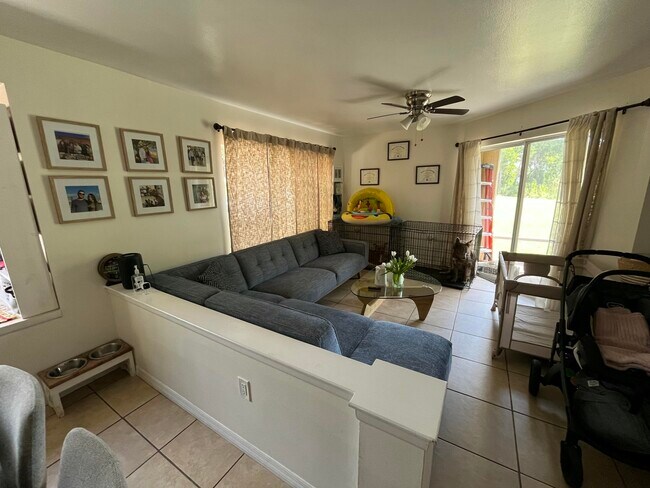 Building Photo - 4751 Via Palm Lakes