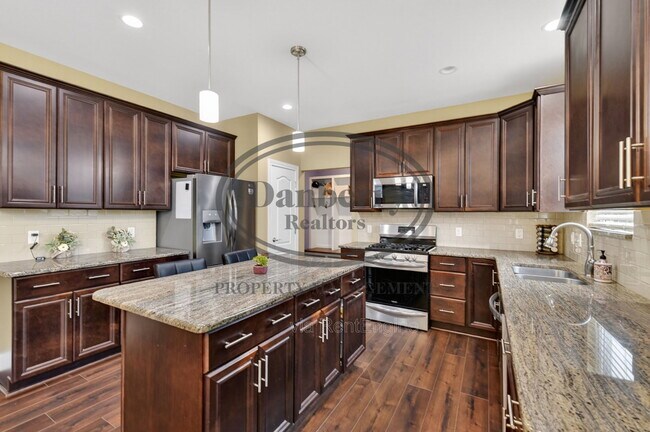 Building Photo - 24989 Reddington Ct