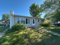 Building Photo - 3 Bedroom Home