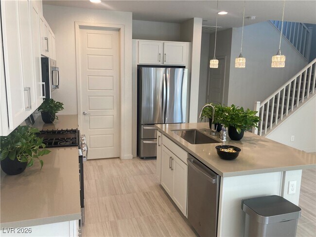 Building Photo - 1247 Rock Hls St