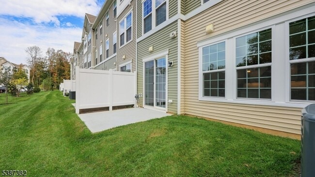 Building Photo - 113 Iris Ct