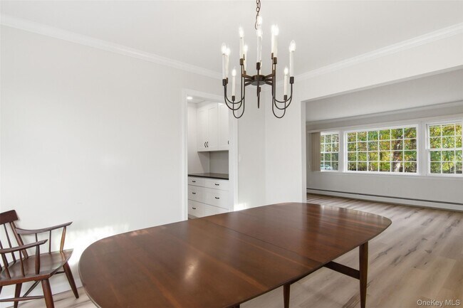 Building Photo - 14 Flax Pond Woods Rd