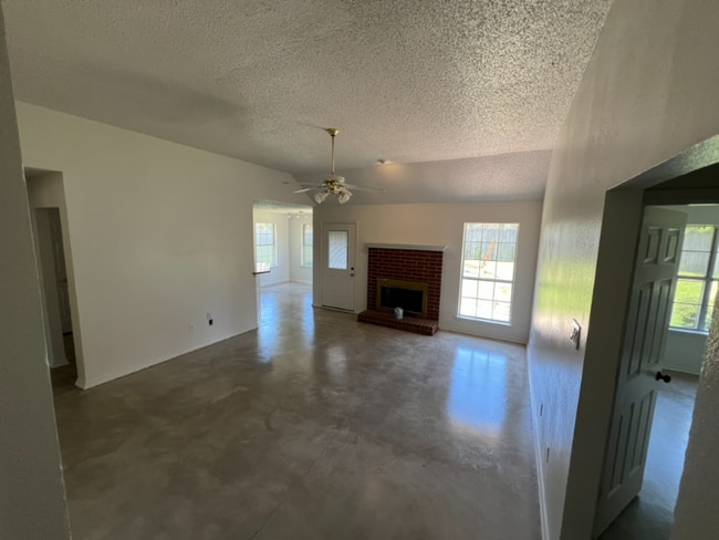 Building Photo - 921 Bayfield Dr