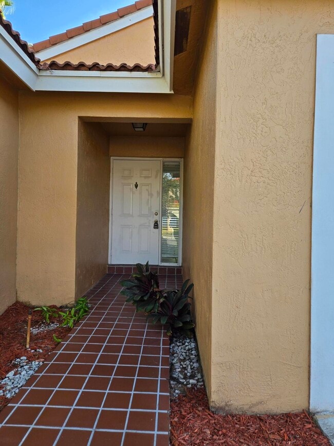 Building Photo - 16514 NW 3 St