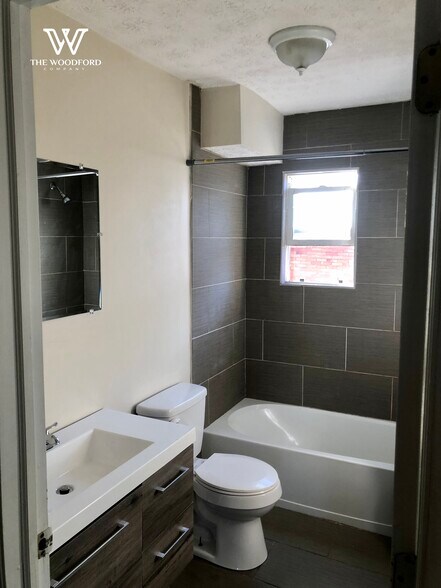 Building Photo - 1641 Summit Street