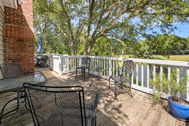 Building Photo - 127 Marsh Lake Dr