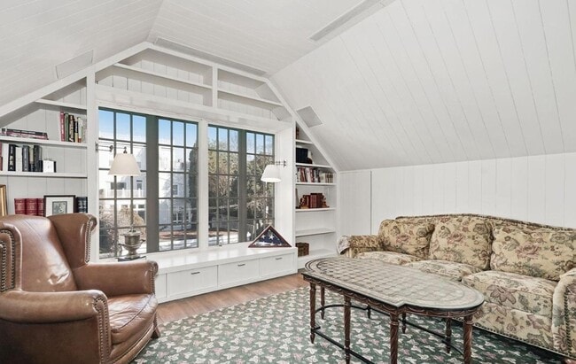 Building Photo - Georgetown East Village Perfection with PA...