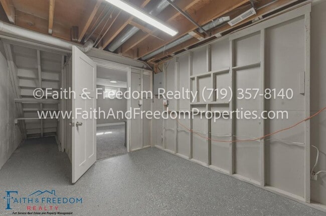 Building Photo - 260 Everett Dr