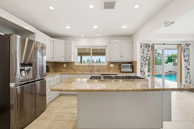 Building Photo - FALL IN LOVE with a Woodland Hills View