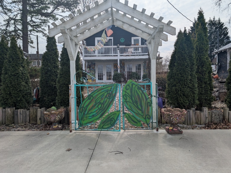 Building Photo - 306 Davis St