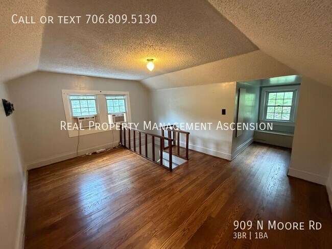 Building Photo - 909 N Moore Rd