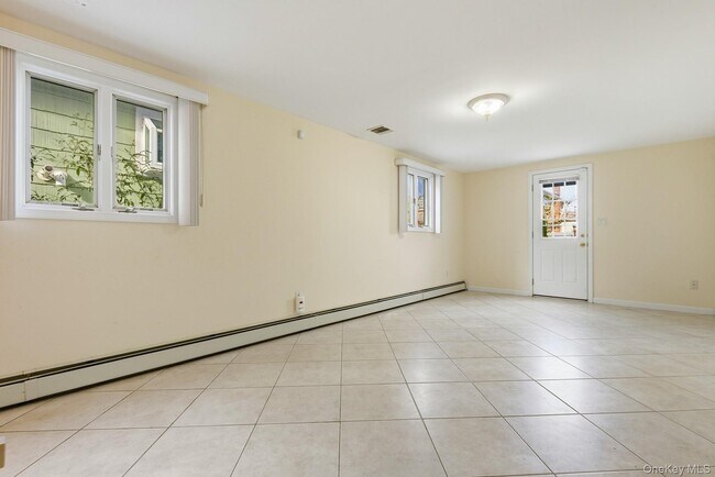 Building Photo - 11 7th St