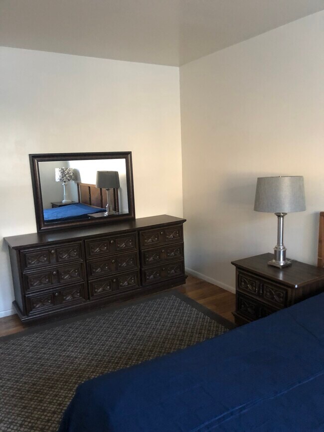 Building Photo - 828 E 200 S