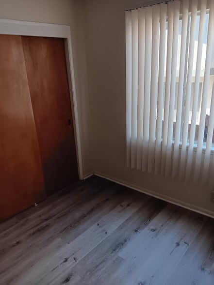 Building Photo - 911 S Marengo Ave