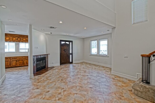 Building Photo - 15624 Sombra Ave