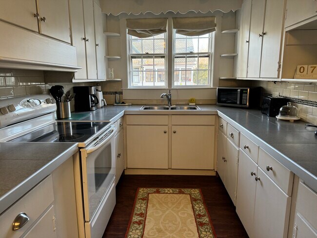 Kitchen - 67 Warren St