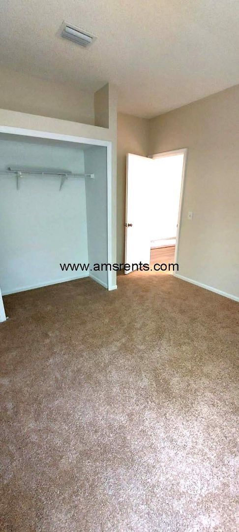 Building Photo - Spacious 3 bedroom 2 bath in Apopka