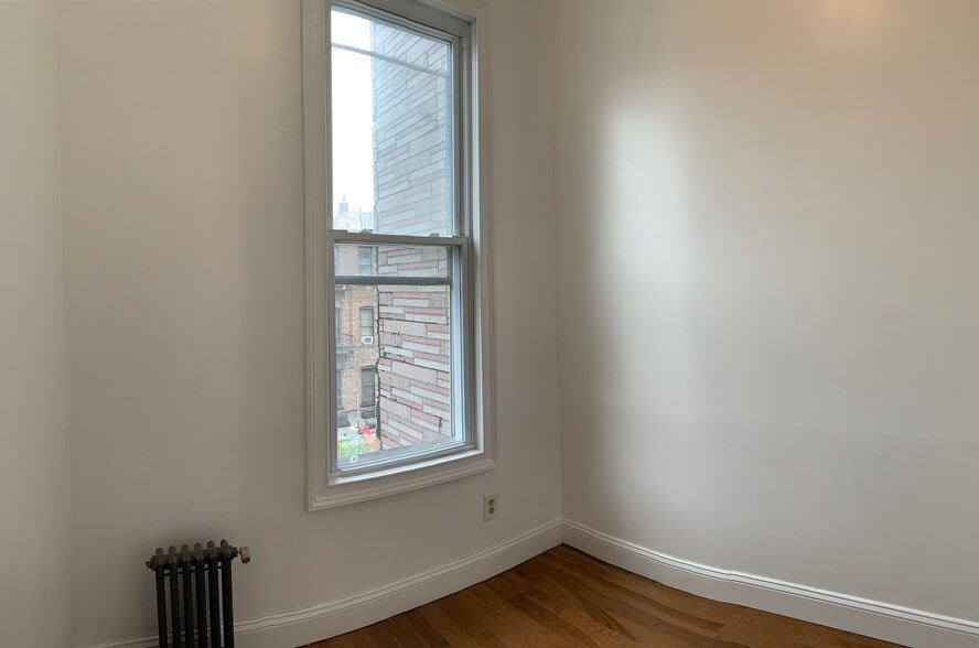 Bedroom #3 - 985 Hart St