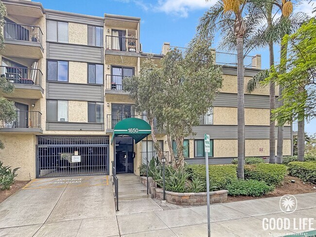 Building Photo - Inviting 1B/1.5BA Condo with Balcony in Cortez Hill