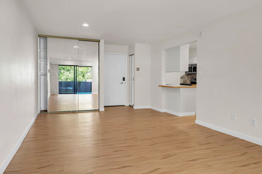 Building Photo - 2227 Canyon Blvd