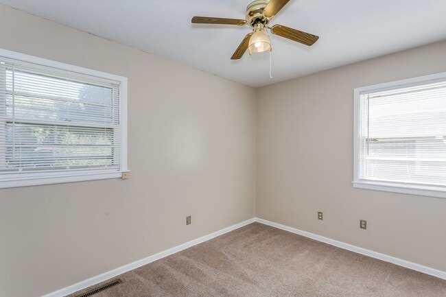 Building Photo - 3 bedroom 1 bath home in Derby