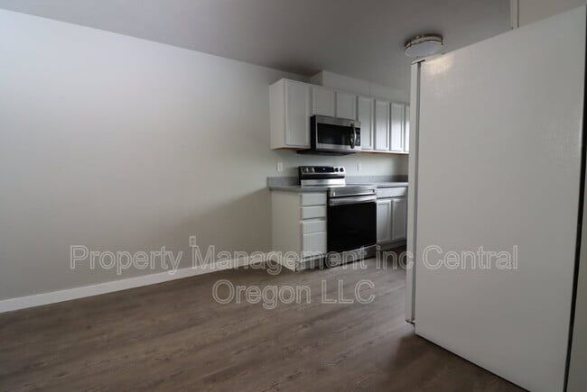Building Photo - 1472 NE Whisper Ridge Dr