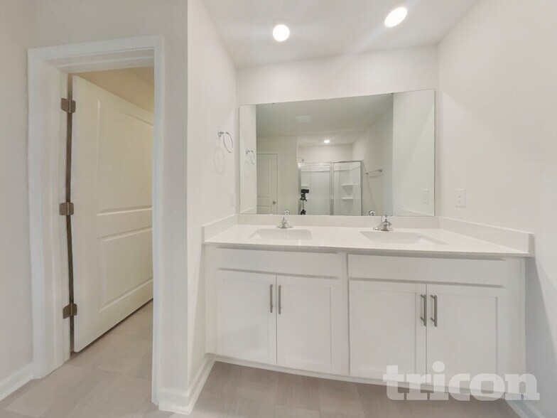 Building Photo - 160 Global Ave