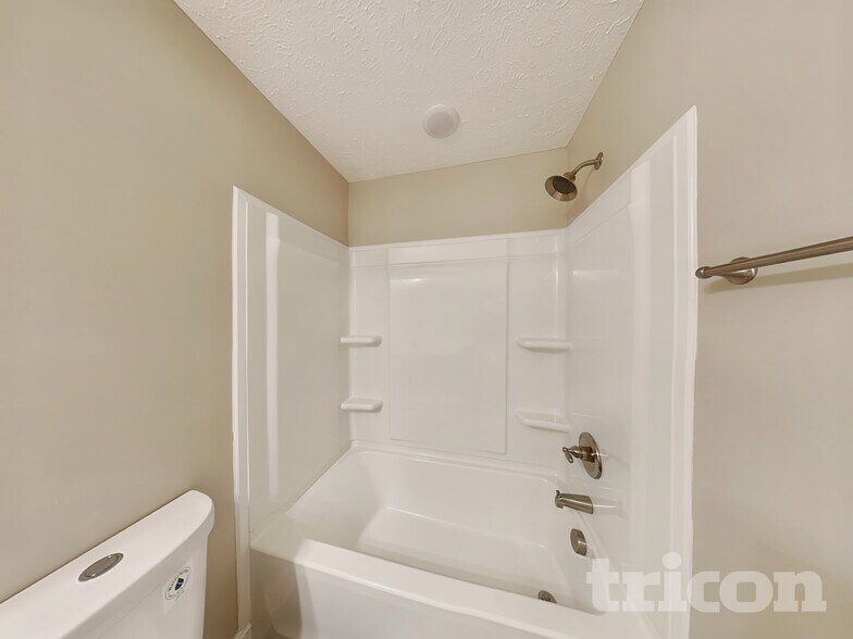 Building Photo - 184 Fieldstone Ln