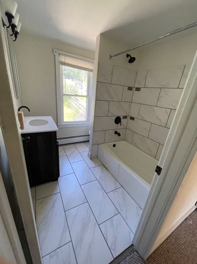 Building Photo - 2 bedroom 1 bathroom