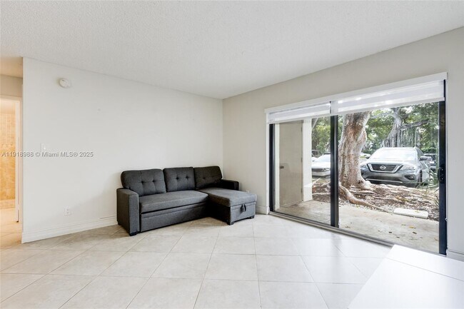 Building Photo - 650 S Park Rd