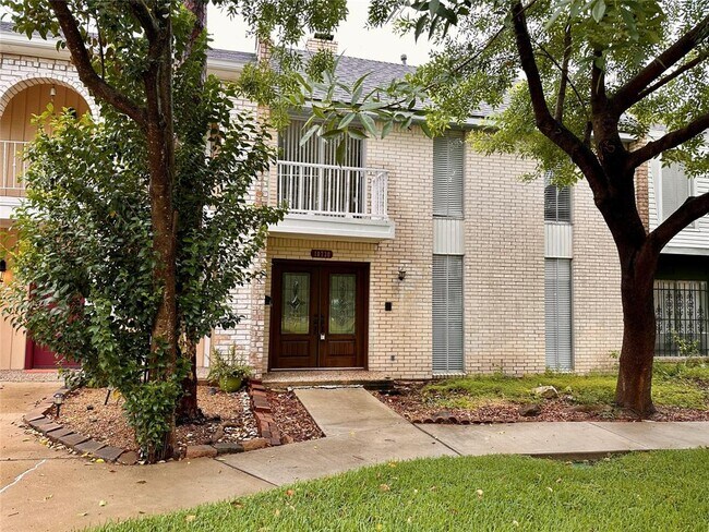 Building Photo - 10730 Briar Forest Dr