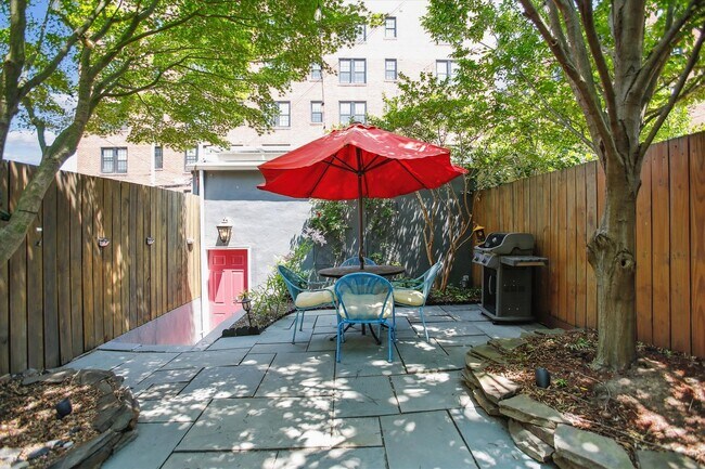 Building Photo - Stunning 3BR+, 3.5BA Capitol Hill Home wit...
