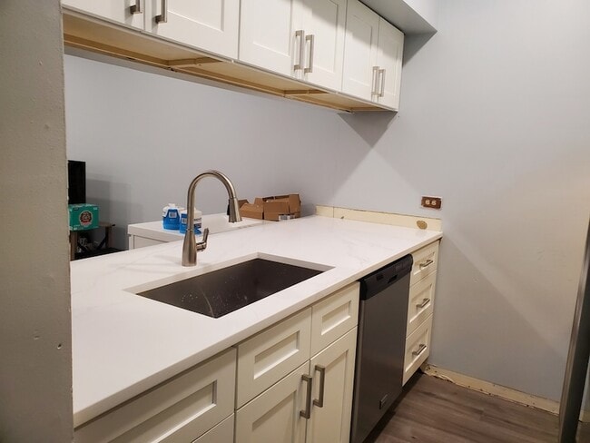 Building Photo - 1122 Regency Dr