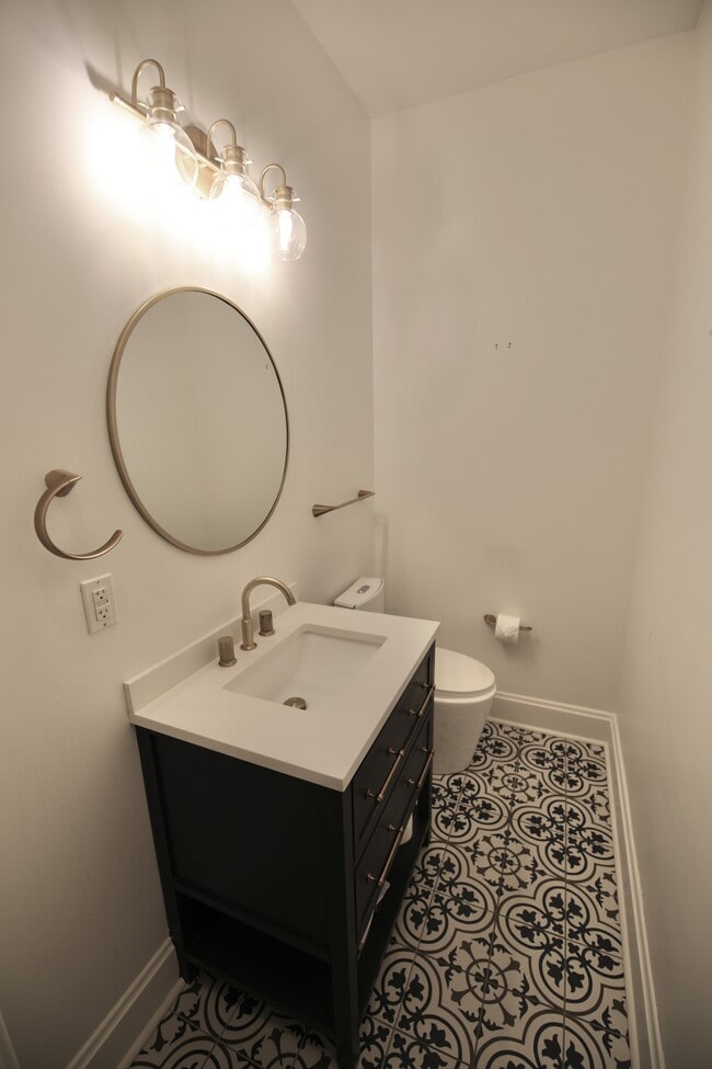 Building Photo - 310 E Beck St