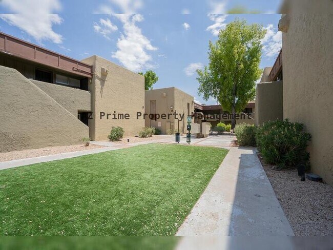 Building Photo - 1701 W Tuckey Ln