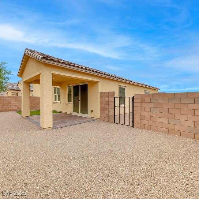 Building Photo - 589 Via Paladini