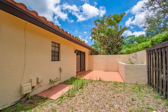 Building Photo - 21662 San Simeon Cir