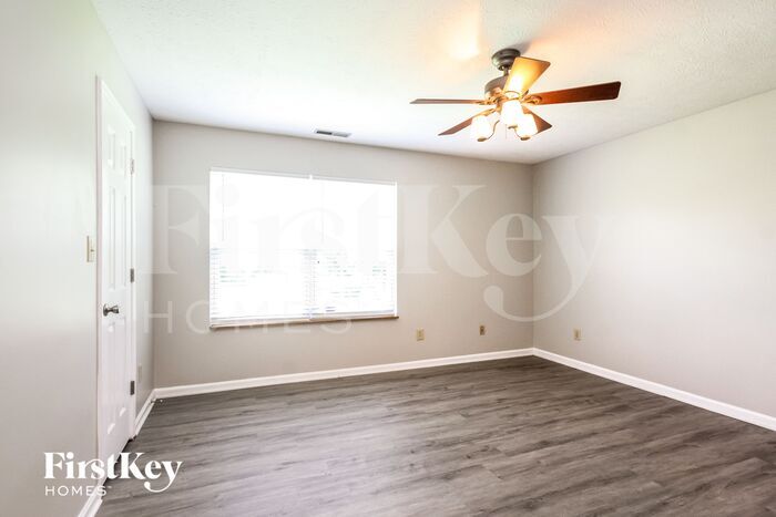 Building Photo - 6747 Long Run Dr