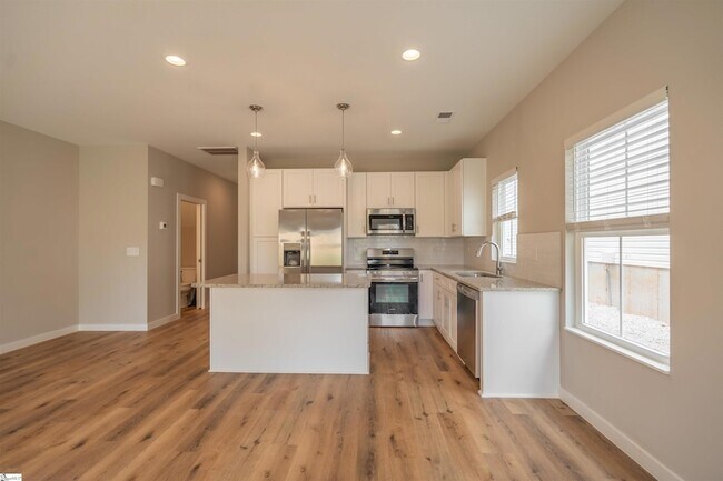 Building Photo - 124 Woodland Dr