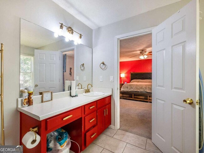 Building Photo - 443 Rhett Dr