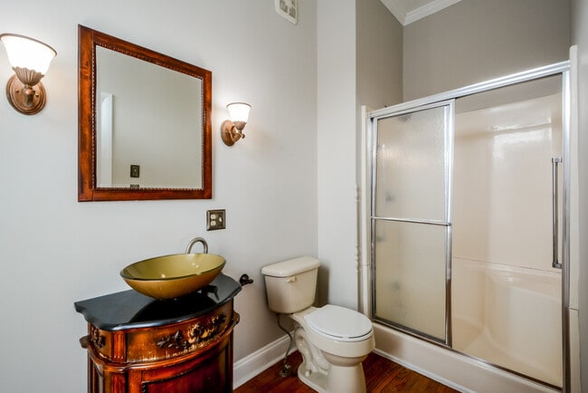 Building Photo - Fantastic 3bd/2ba home! Coming soon!