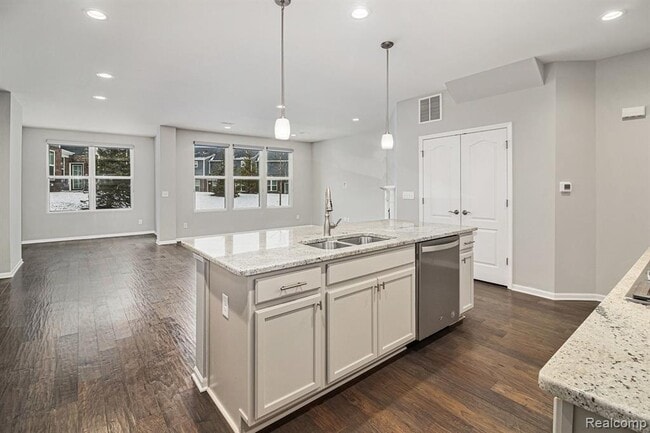 Building Photo - 43642 Chancellor Ln