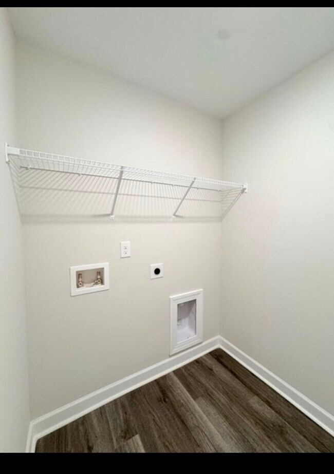 Building Photo - 1728 Windsor Hill Blvd