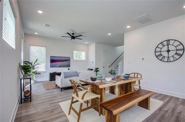 Building Photo - 5823 Highland Sky Ln