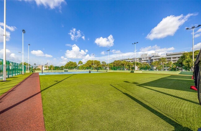 Building Photo - 1800 NE 114th St