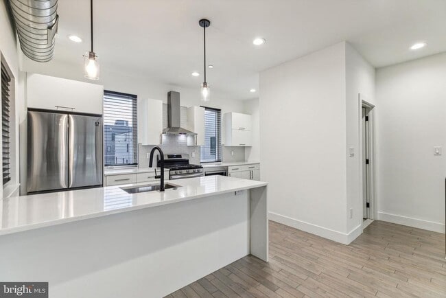Building Photo - 2835 Edgemont St